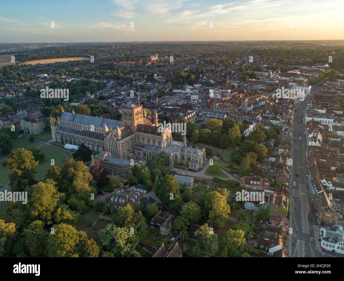St Albans City e la Cattedrale di prima mattina Foto Stock