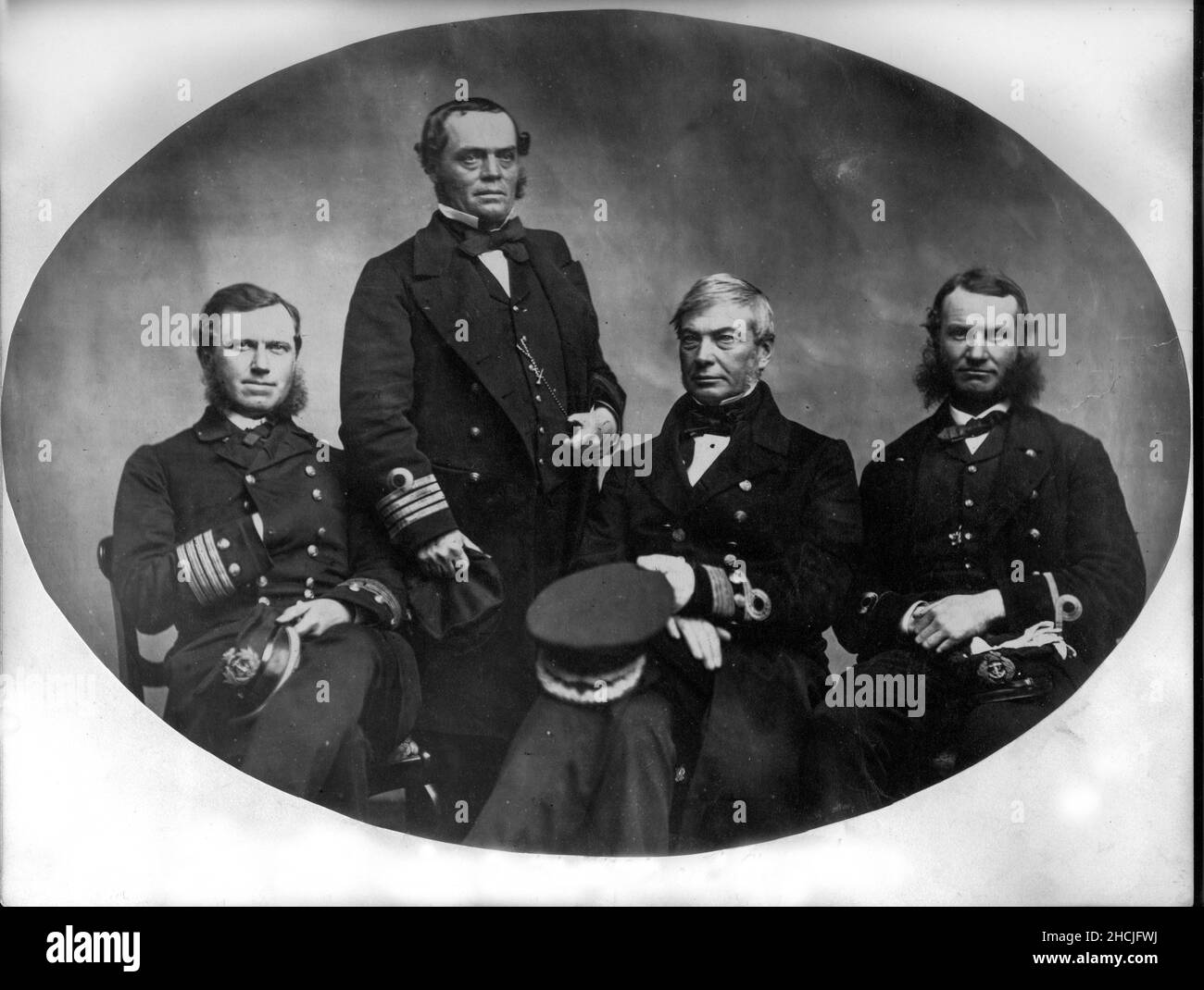 Vice Ammiraglio Sir Alexander Milne KCB e i suoi collaboratori Novembre 1861 Foto Stock