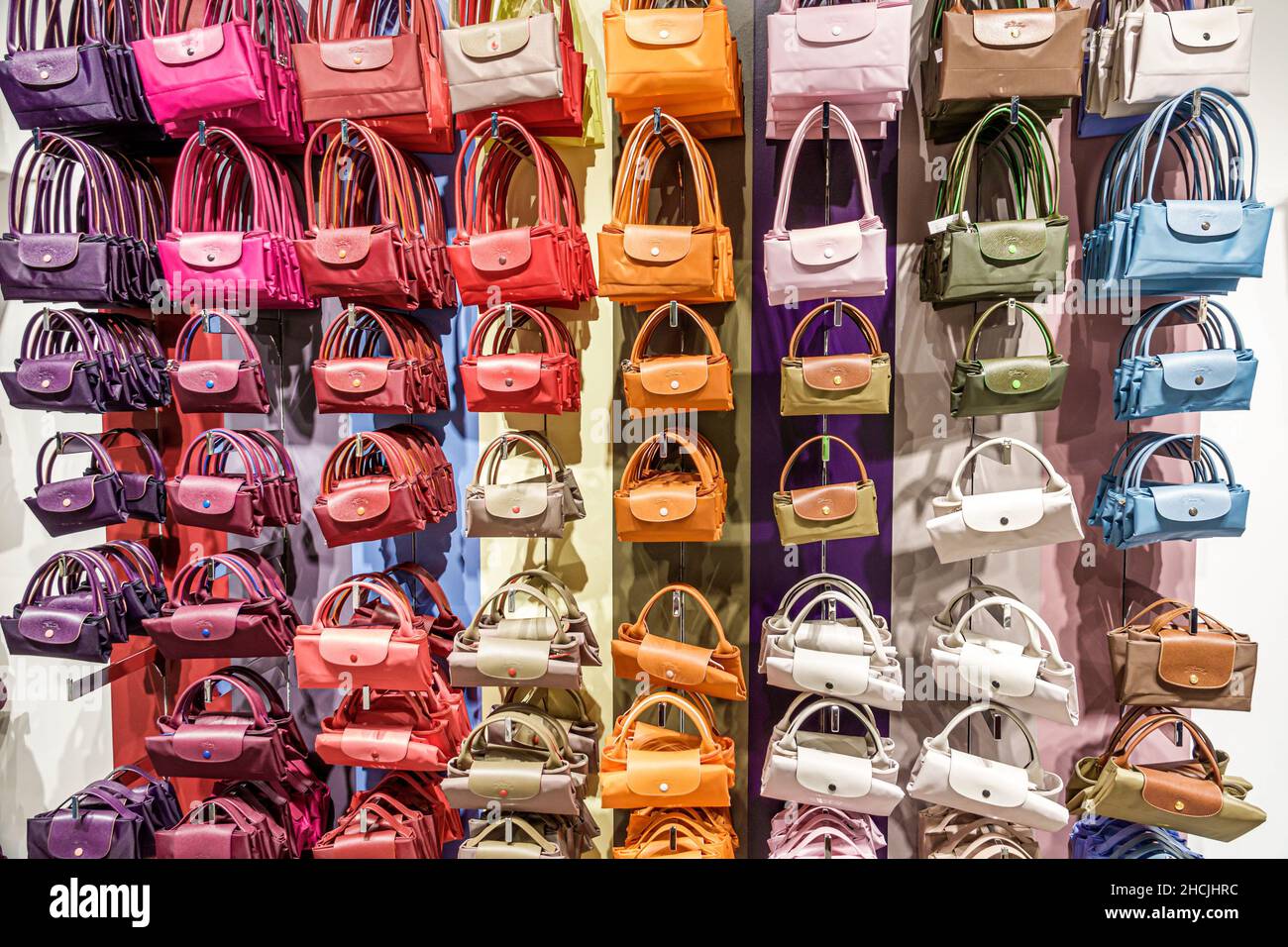 Longchamp store interior immagini e fotografie stock ad alta risoluzione Alamy