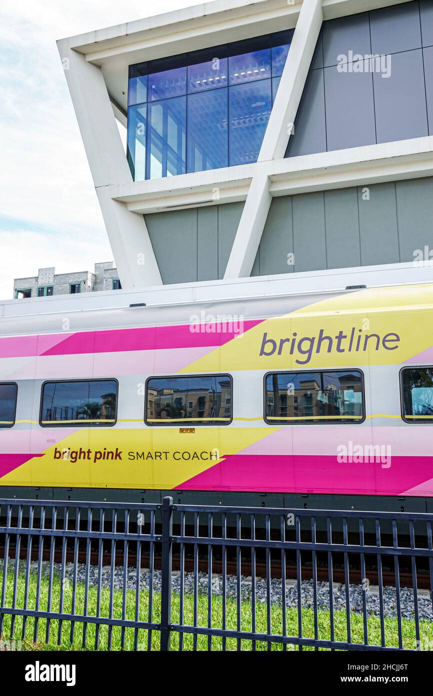 West Palm Beach Florida Brightline, treno passeggeri, servizio di trasporto ferroviario, stazione di transito di massa fuori dall'autobus esterno Foto Stock