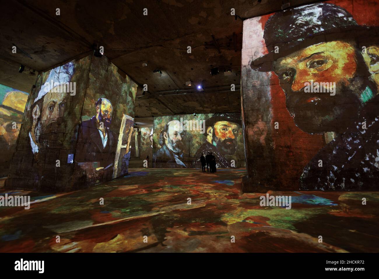 Spettacolo di luci colorate su Cézanne e Kandinsky a les Baux-de-Provence, Francia meridionale Foto Stock