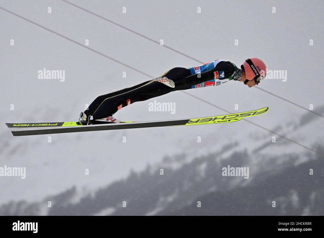 Daniel HUBER (GER), azione, salto. Ski jumping, 70th Torneo Internazionale delle quattro colline 2021/22, gara di kick-off a Oberstdorf, Audi ARENA il 29th dicembre 2021. Foto Stock