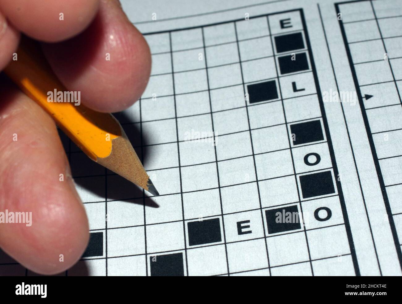 Puzzle di cruciverba sul tavolo Foto Stock