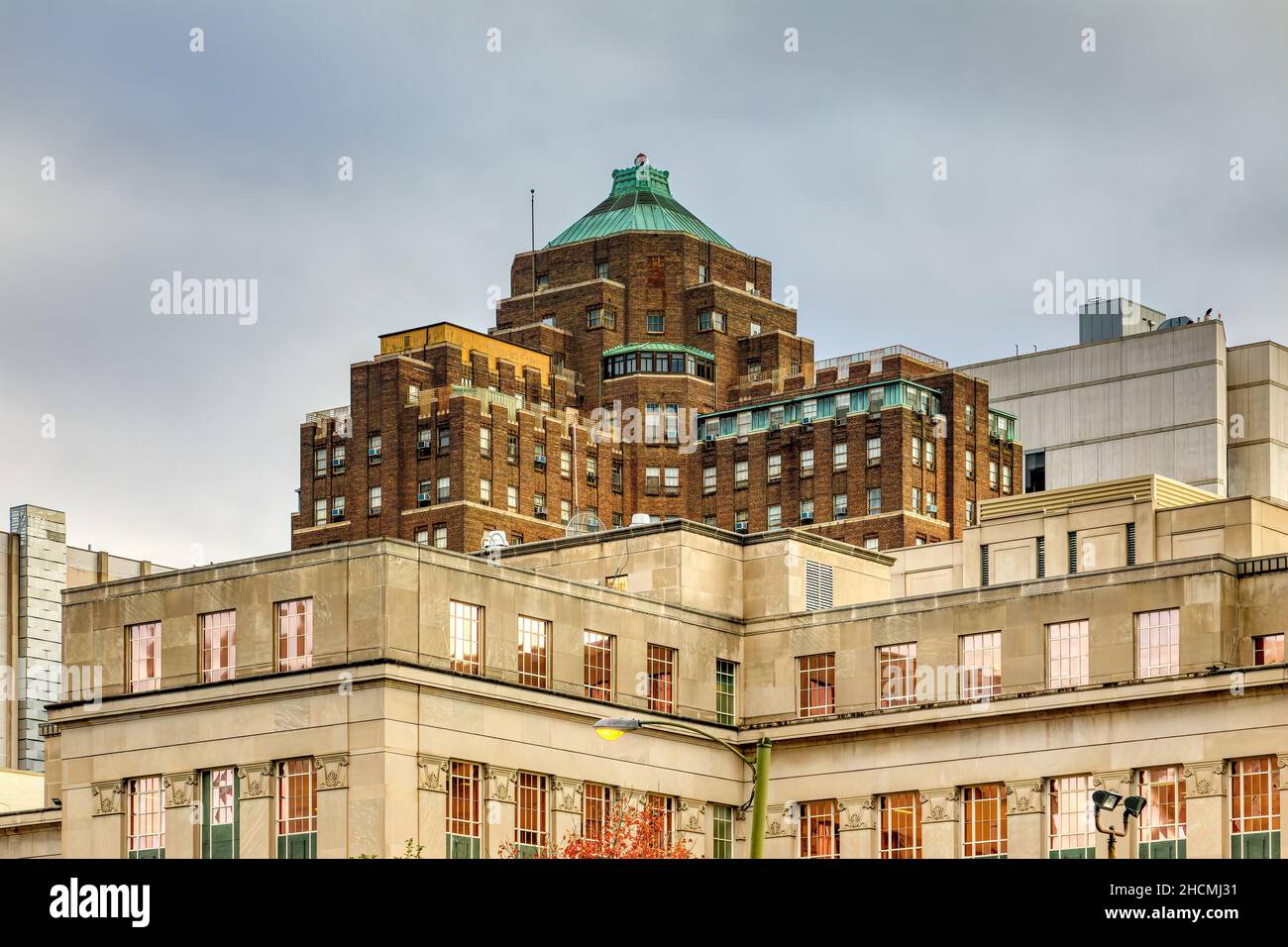 West Hospital, VCU Medical Center, la torre Art Deco a 17 piani è ancora tra gli edifici più alti di Richmond. Foto Stock