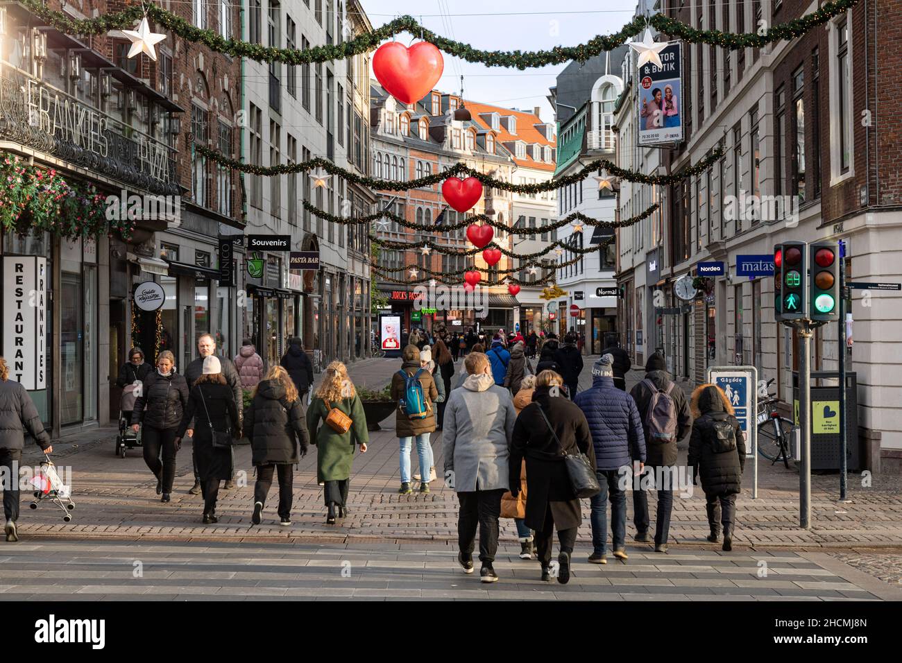 Zona pedonale Strøget, la strada natalizia di Copenhagen, Danimarca Foto Stock