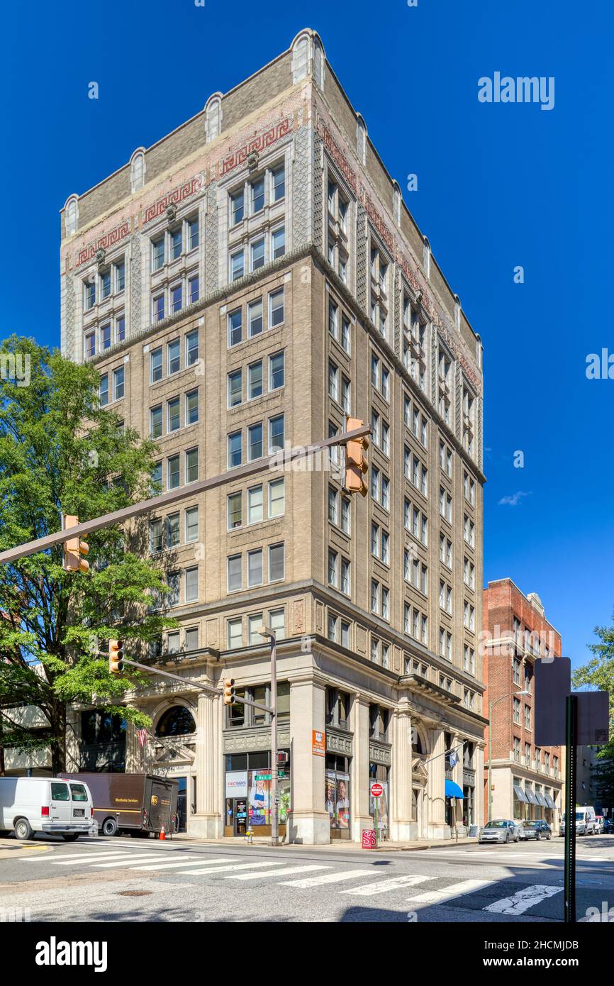 530 East Main Street, noto anche come Eskimo Pie Building, con la corona purtroppo sfigurata. Foto Stock