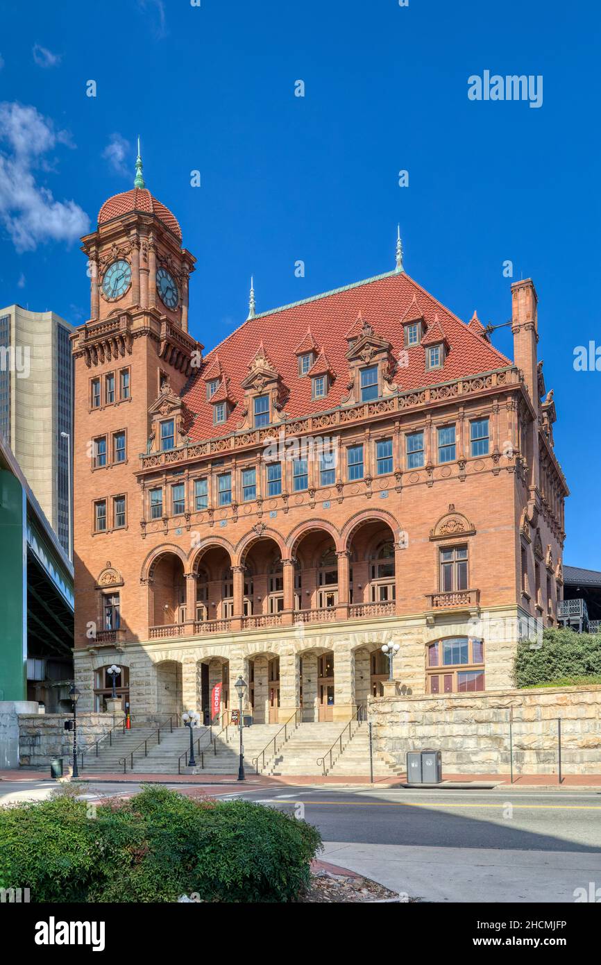 Main Street Station, punto di riferimento 1901 stazione ferroviaria e capannone ferroviario, è stato restaurato dopo alluvione e incendi. Foto Stock