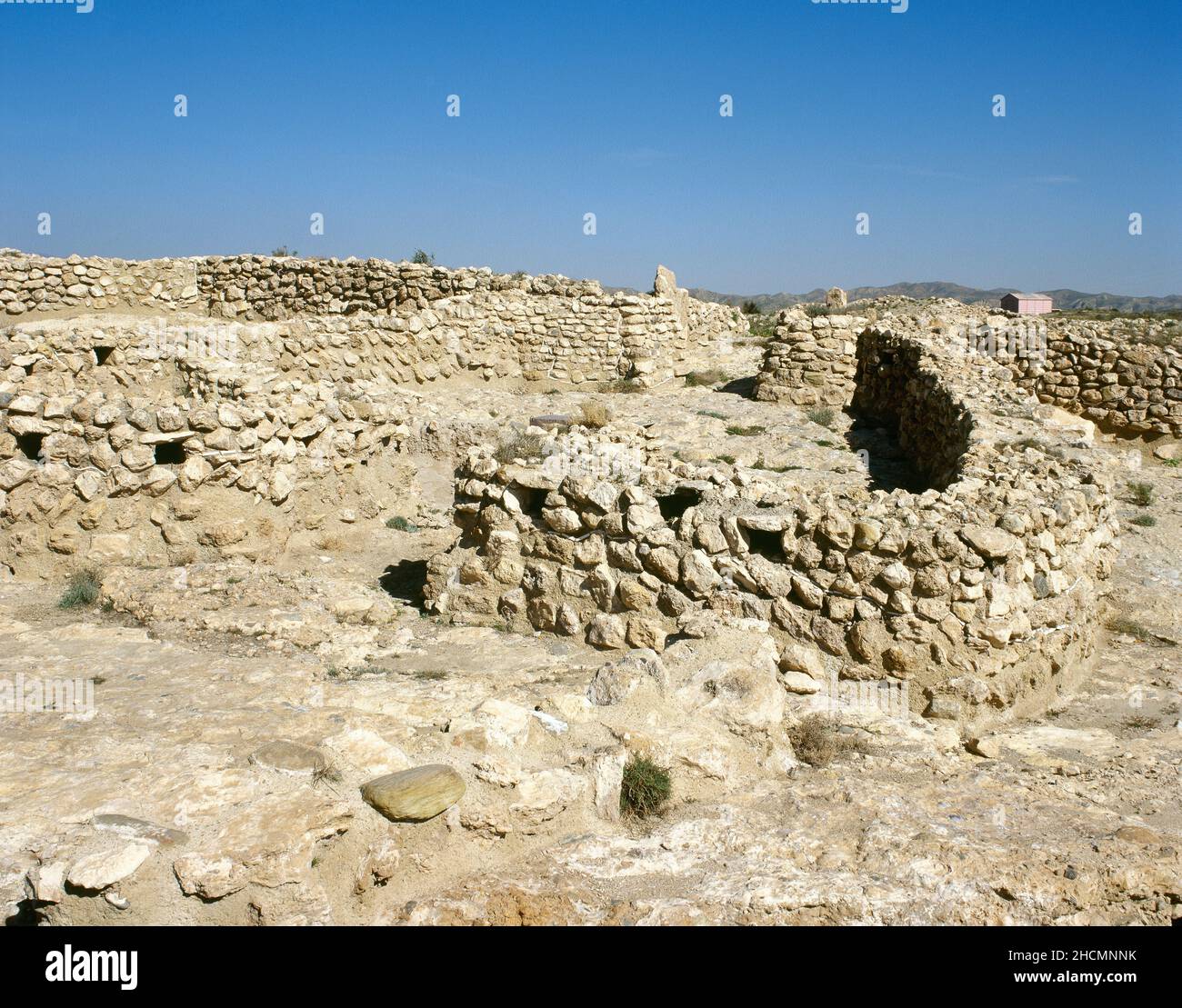 Preistoria. Età del rame. Los Millares. Occupava l'Andalusia orientale e la regione spagnola del Levante (dal 3200 a.C. al 2200 a.C.). Si compone di una necropoli con più di cento tombe e di un insediamento con un muro. Ingresso al sito archeologico. Santa Fe de Mondújar, provincia di Almería, Andalusia, Spagna. Foto Stock