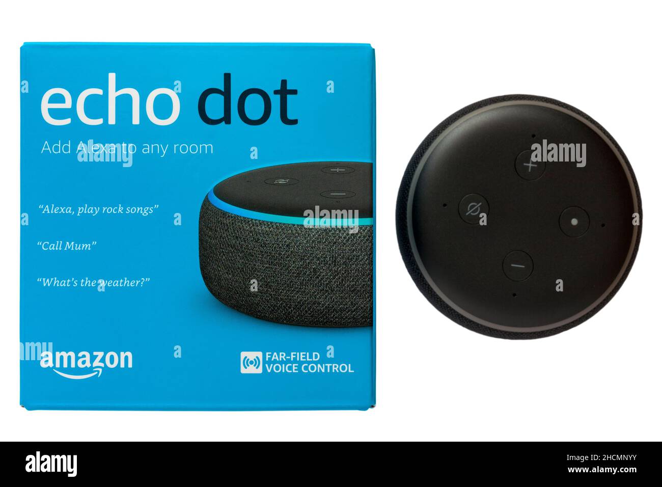 Amazon Echo Dot aggiunge Alexa a qualsiasi stanza isolata su sfondo bianco Foto Stock