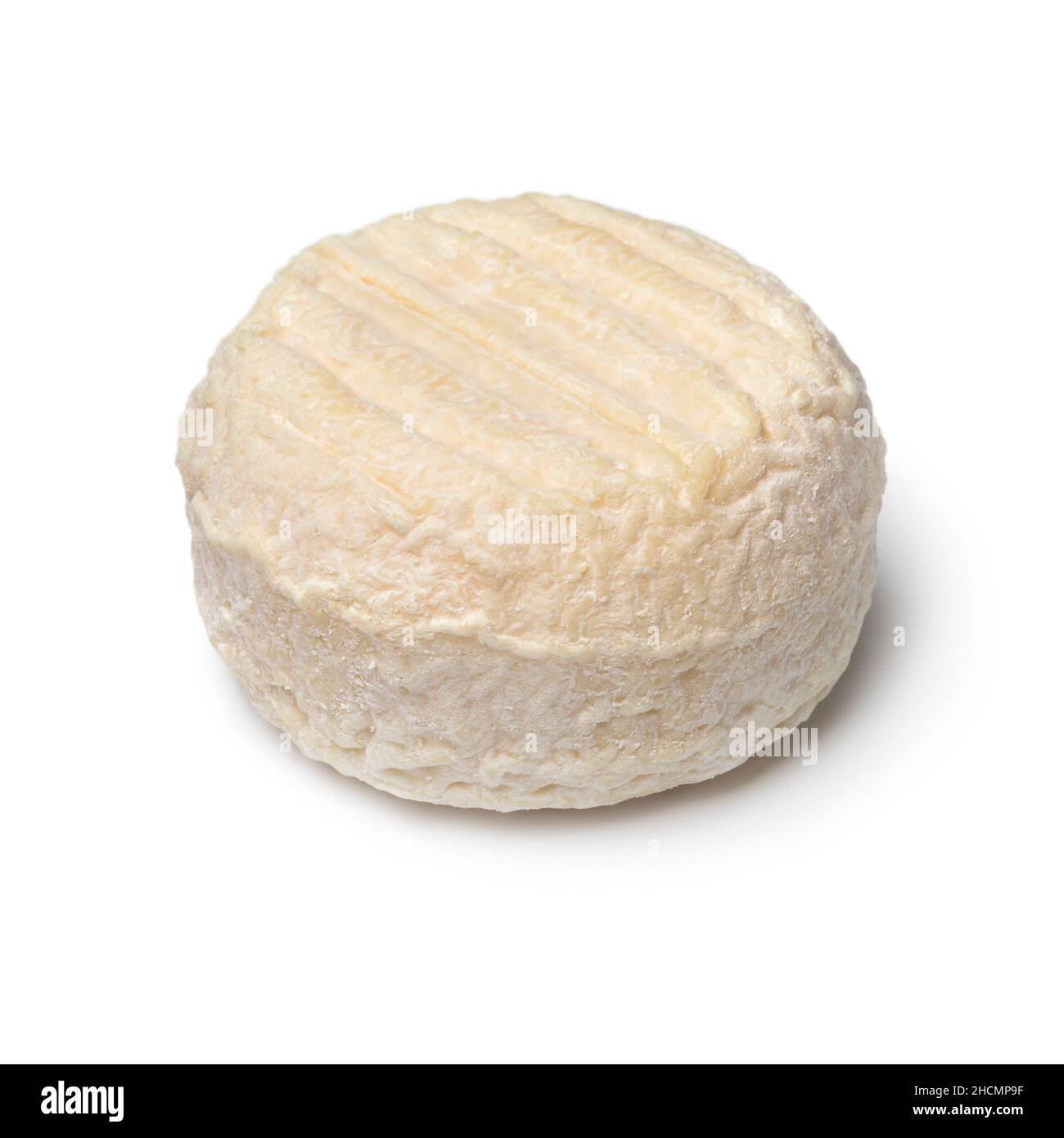 Singolo formaggio di capra francese intero, Crottin de Pays, isolato su sfondo bianco Foto Stock