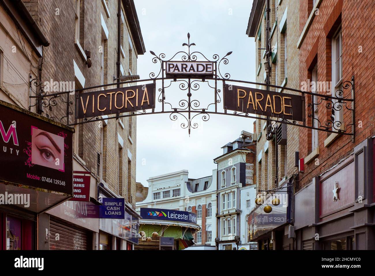Victoria Parade è un punto di riferimento storico nel centro di Leicester. Offre un passaggio dai negozi di Gallowtree Gate fino al mercato di Leicester. Foto Stock