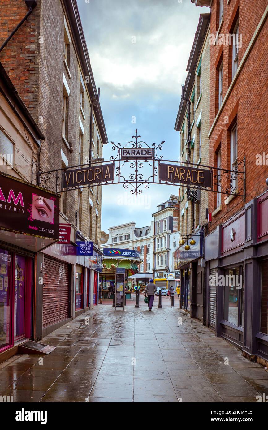 Victoria Parade è un punto di riferimento storico nel centro di Leicester. Offre un passaggio dai negozi di Gallowtree Gate fino al mercato di Leicester Foto Stock