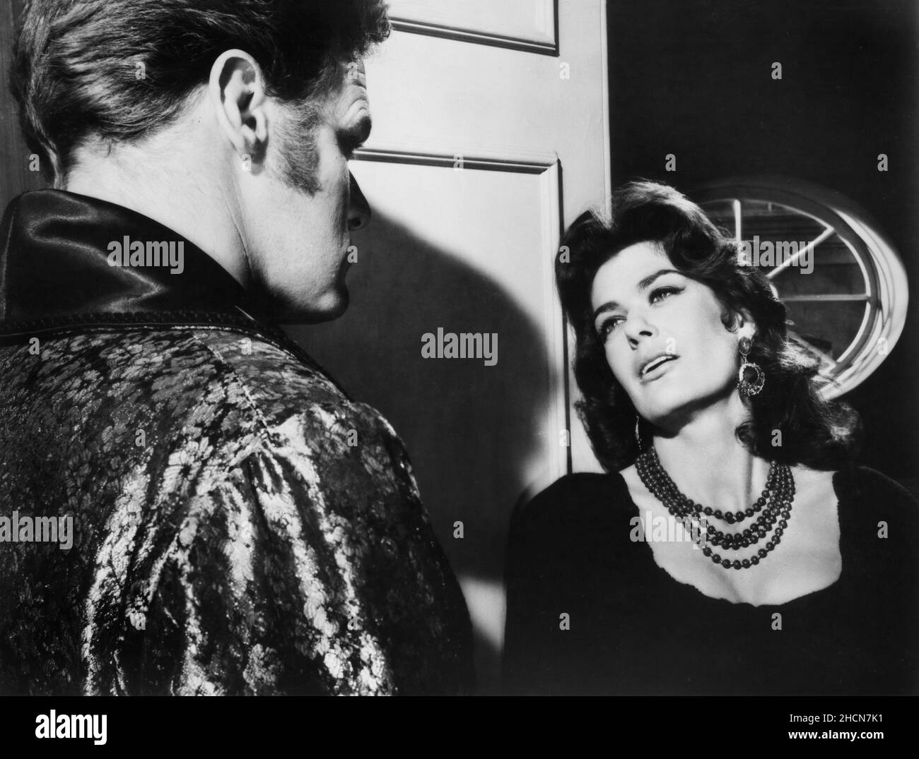 Keith Mitchell, Melina Mercouri, on-set del British Film, 'The Gypsy and the Gentleman', Rank Film Distributors, 1958 Foto Stock