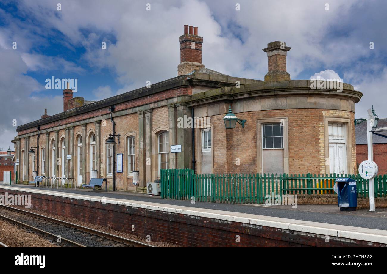 Newark Castle Railway Station, un edificio classificato di grado II, Newark-on-Trent, Nottinghamshire, Inghilterra, Regno Unito Foto Stock