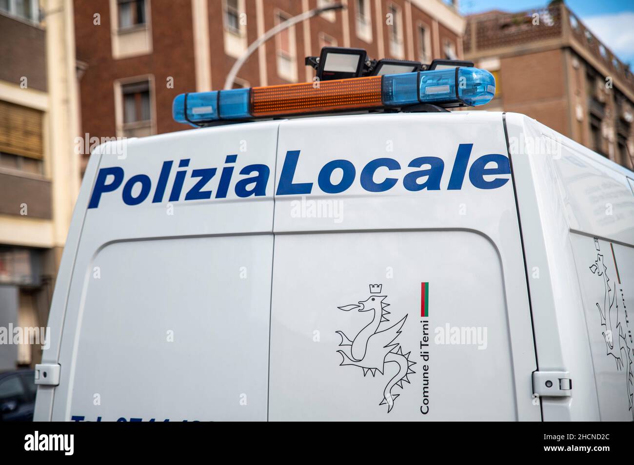 terni,italy 05 2021 novembre:van della polizia comunale del comune di terni Foto Stock