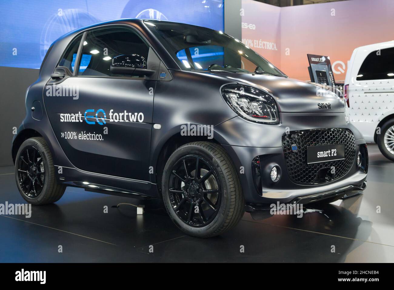 Barcellona, Spagna - 7 ottobre 2021: Smart EQ ForTwo presentato all'Automobile Barcelona 2021 a Barcellona, Spagna. Foto Stock