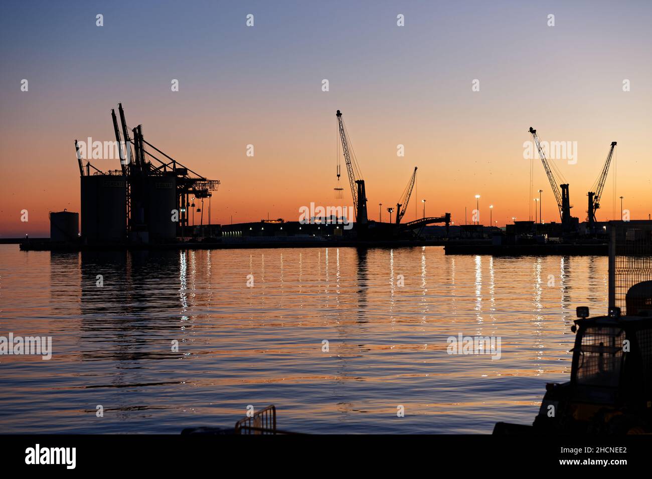 Porto industriale di Málaga (Spagna, novembre 2021). Foto Stock