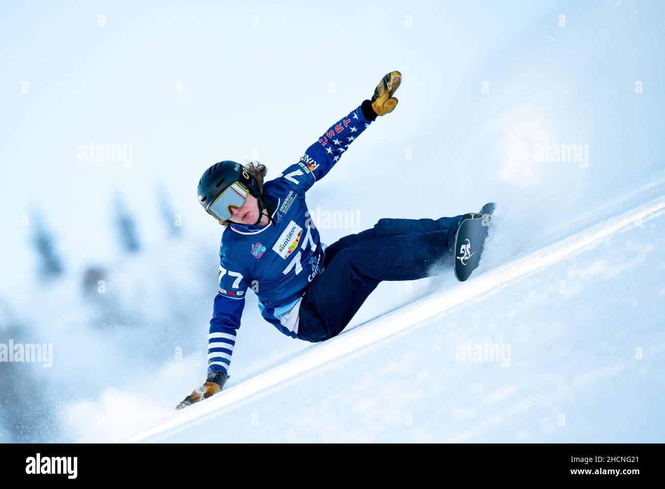 TAYLOR William (USA) in gara nella Coppa del mondo di Snowboard FIS 2022 Slalom gigante parallelo maschile sul corso Pra di Tori (Carezza). Foto Stock