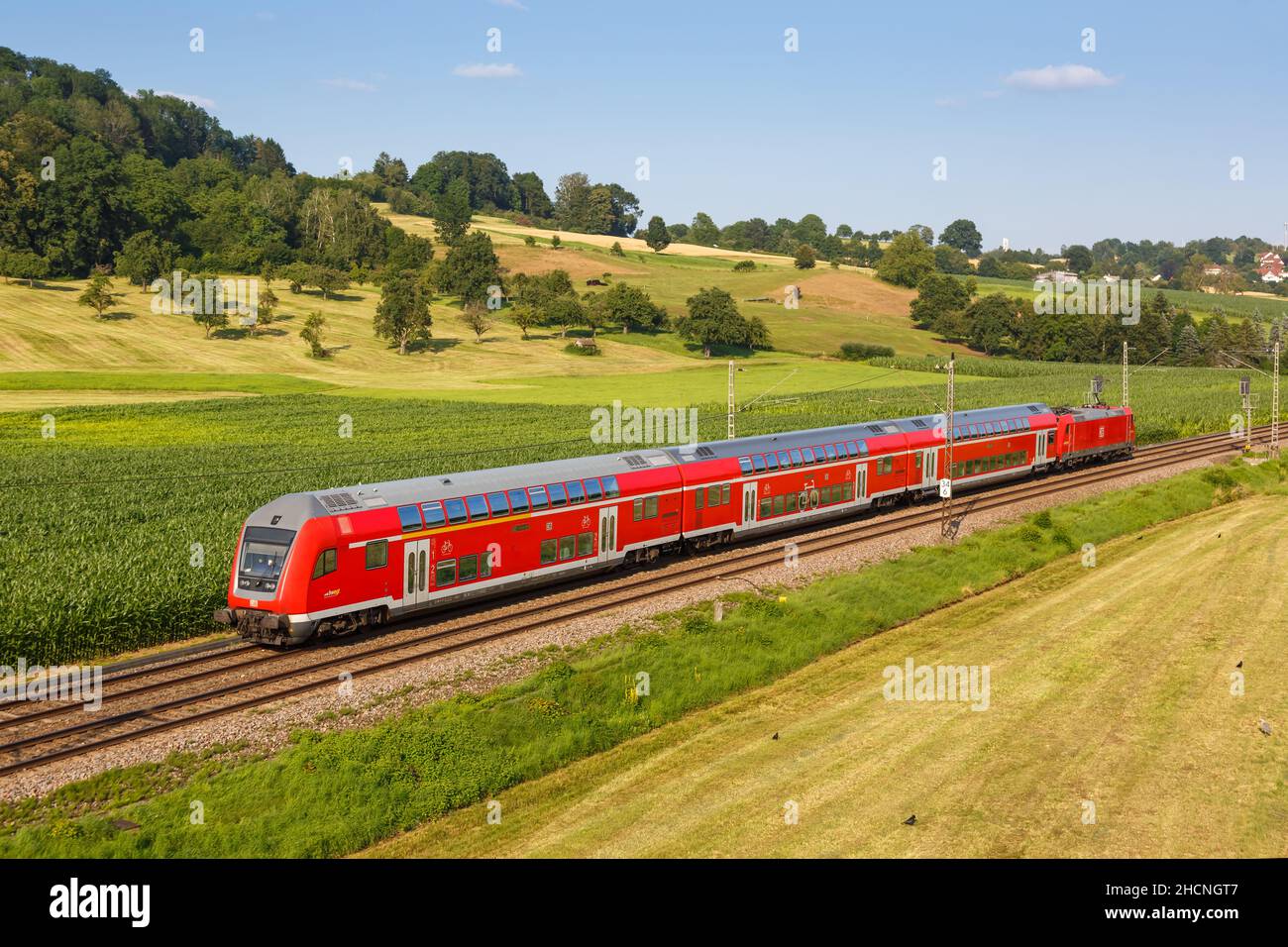 Uhingen, Germania - 21 luglio 2021: Treno regionale di bwegt gestito da DB Regio Deutsche Bahn a Uhingen, Germania. Foto Stock