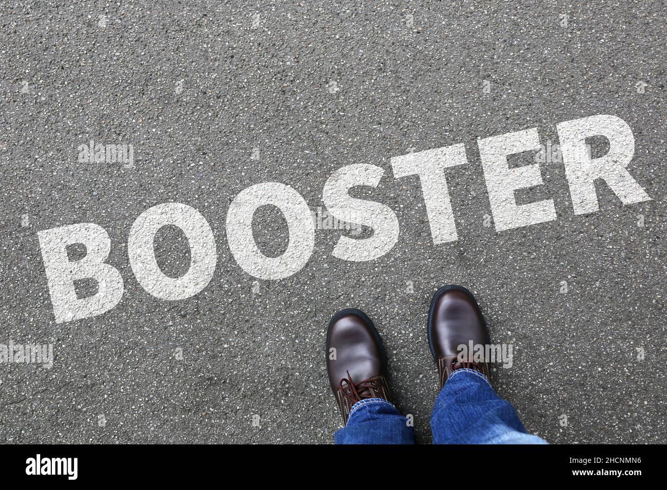 Dose di vaccinazione di richiamo vaccino coronavirus virus corona COVID-19 Covid 19 persone Foto Stock