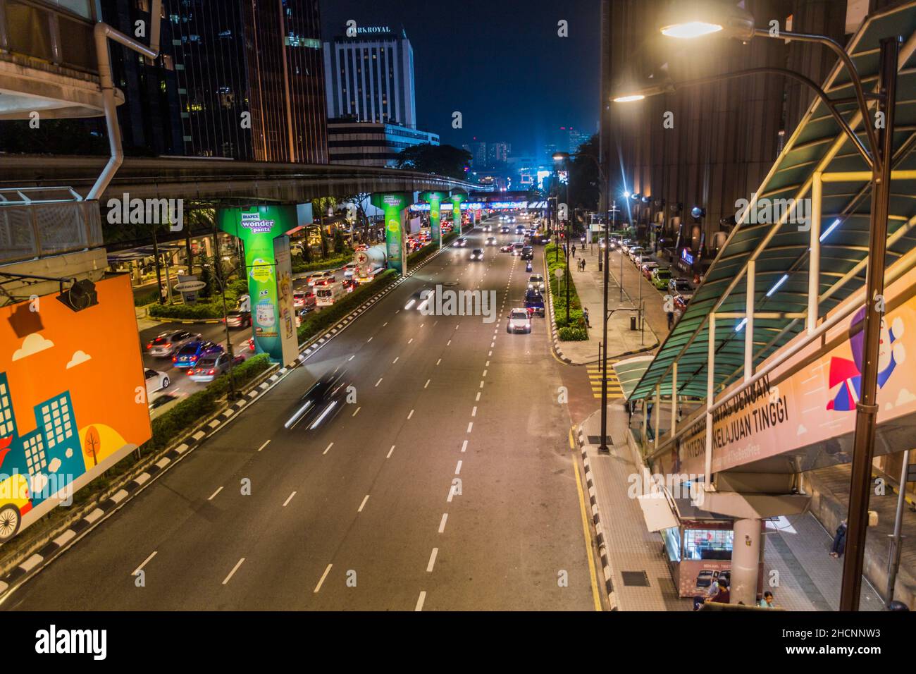 KUALA LUMPUR, MALESIA - 23 MARZO 2018: Vista notturna di Jalan Imbi Street a Kuala Lumpur, Malesia Foto Stock