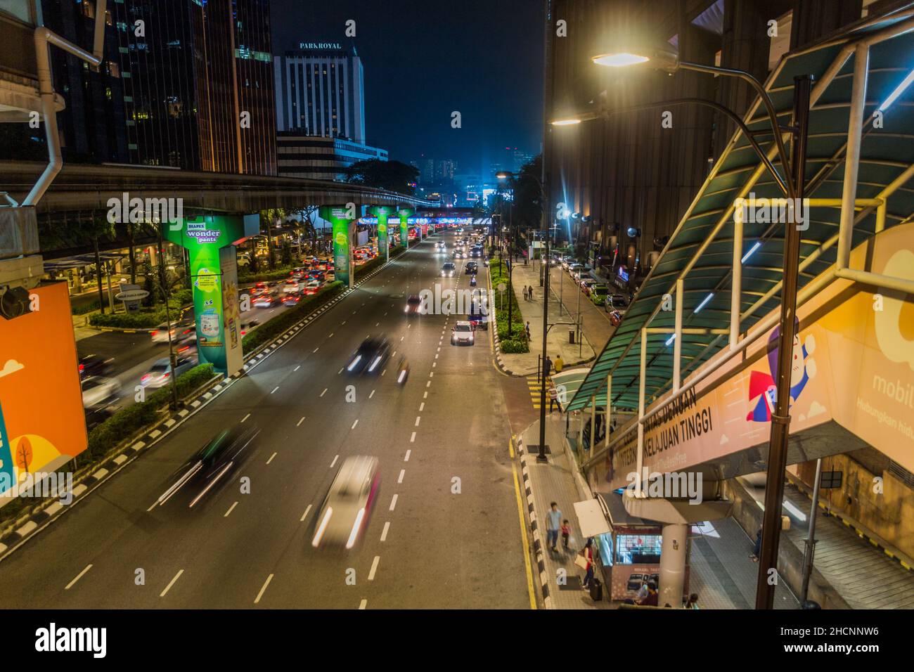 KUALA LUMPUR, MALESIA - 23 MARZO 2018: Vista notturna di Jalan Imbi Street a Kuala Lumpur, Malesia Foto Stock