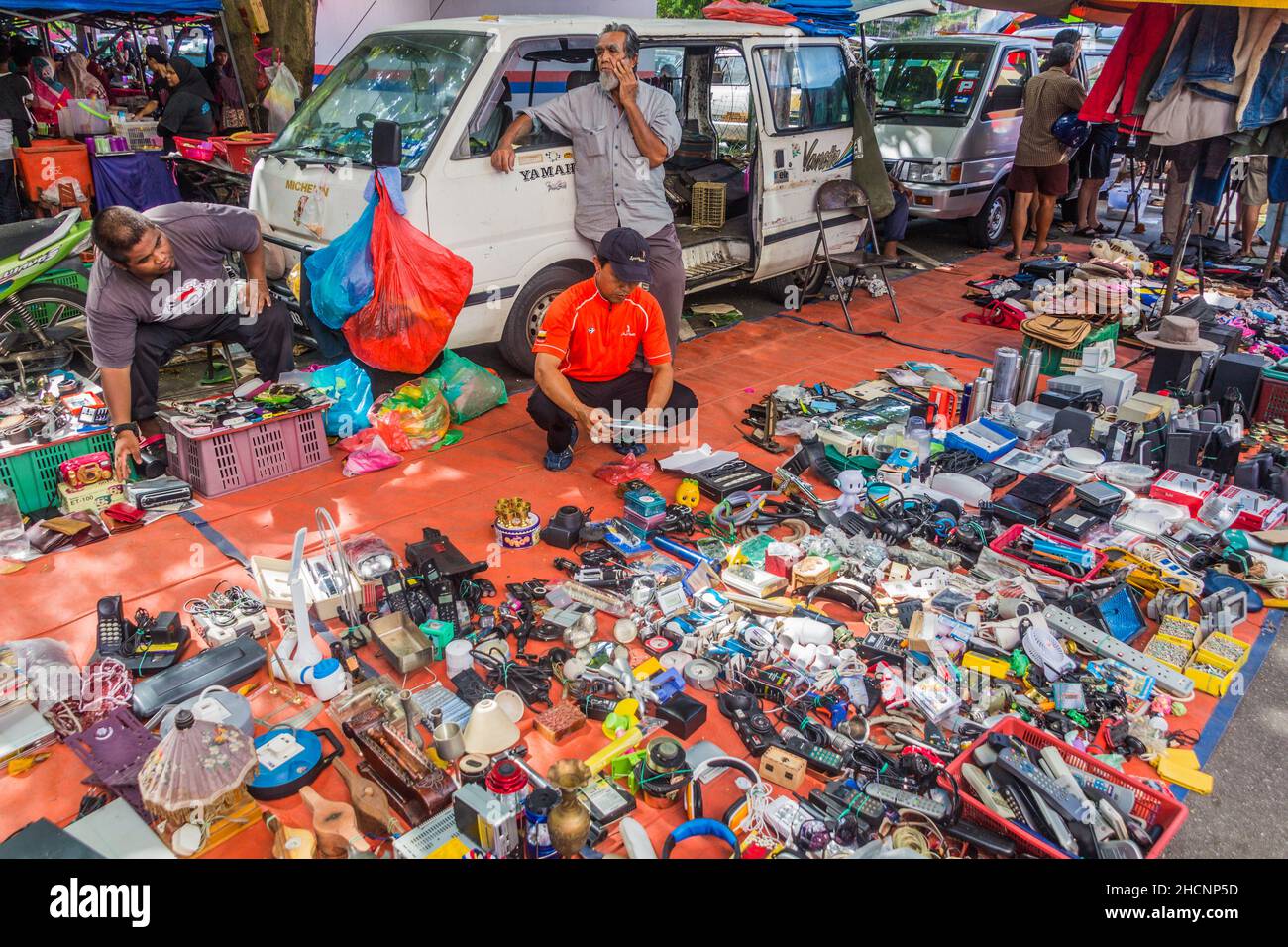 IPOH, MALAYASIA - 25 MARZO 2018: Mercato delle pulci su una strada a Ipoh, Malesia. Foto Stock