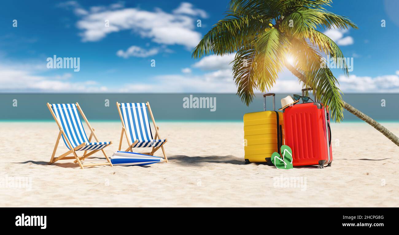 Sedie da spiaggia vuote con valigie sandali flip-flop, occhiali da sole sotto una palma in spiaggia durante una vacanza estiva nei Caraibi Foto Stock