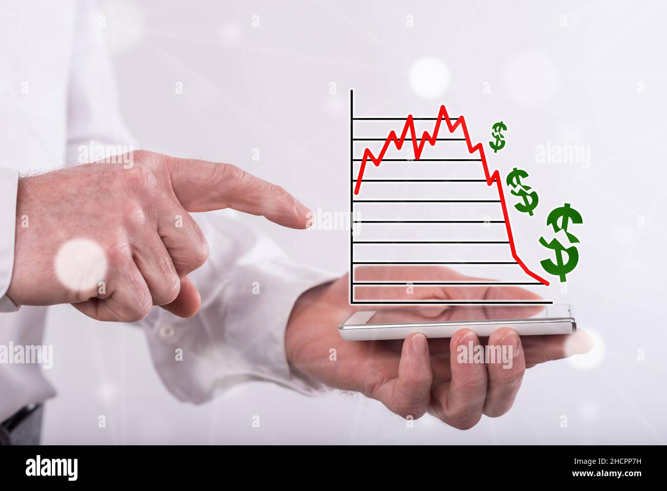 Concetto di crash del mercato azionario sopra uno smartphone tenuto da un uomo Foto Stock