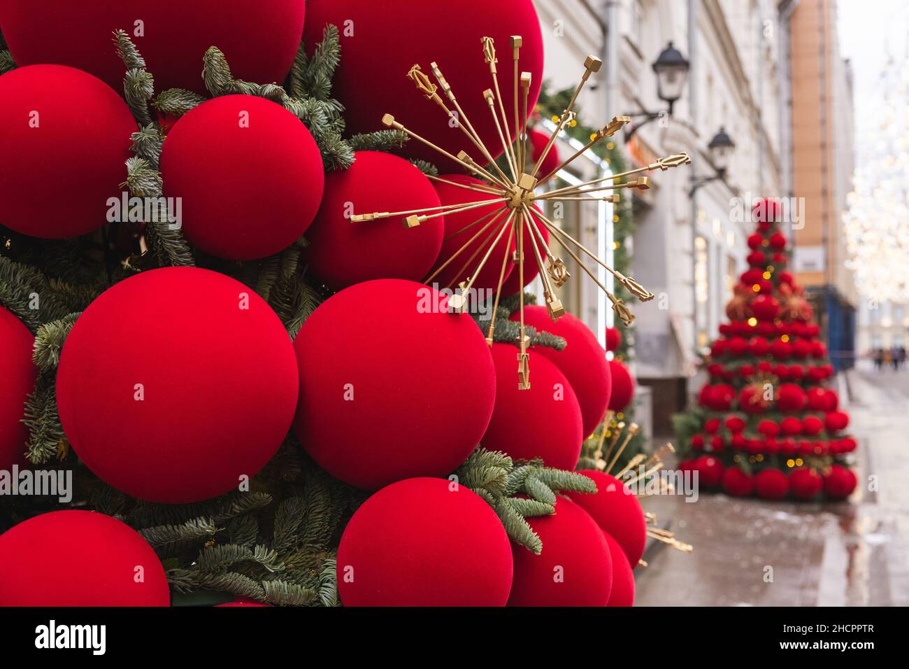 Decorazione di Natale a Mosca. I preparativi per la vigilia di Capodanno.  Foto di alta qualità Foto stock - Alamy