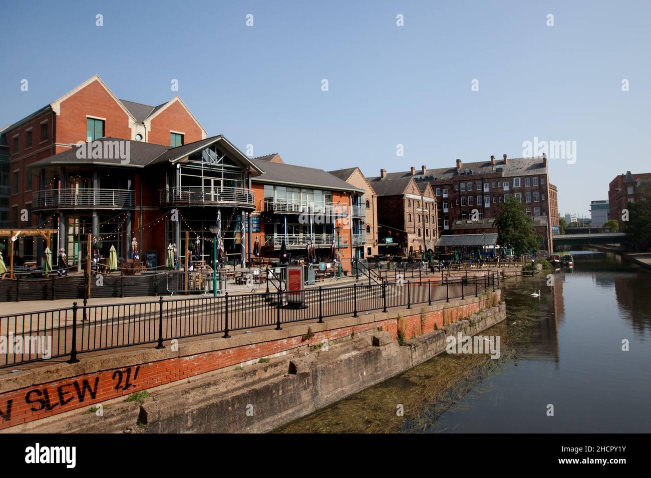 Ristoranti e bar accanto al Nottingham Canal nel Regno Unito Foto Stock