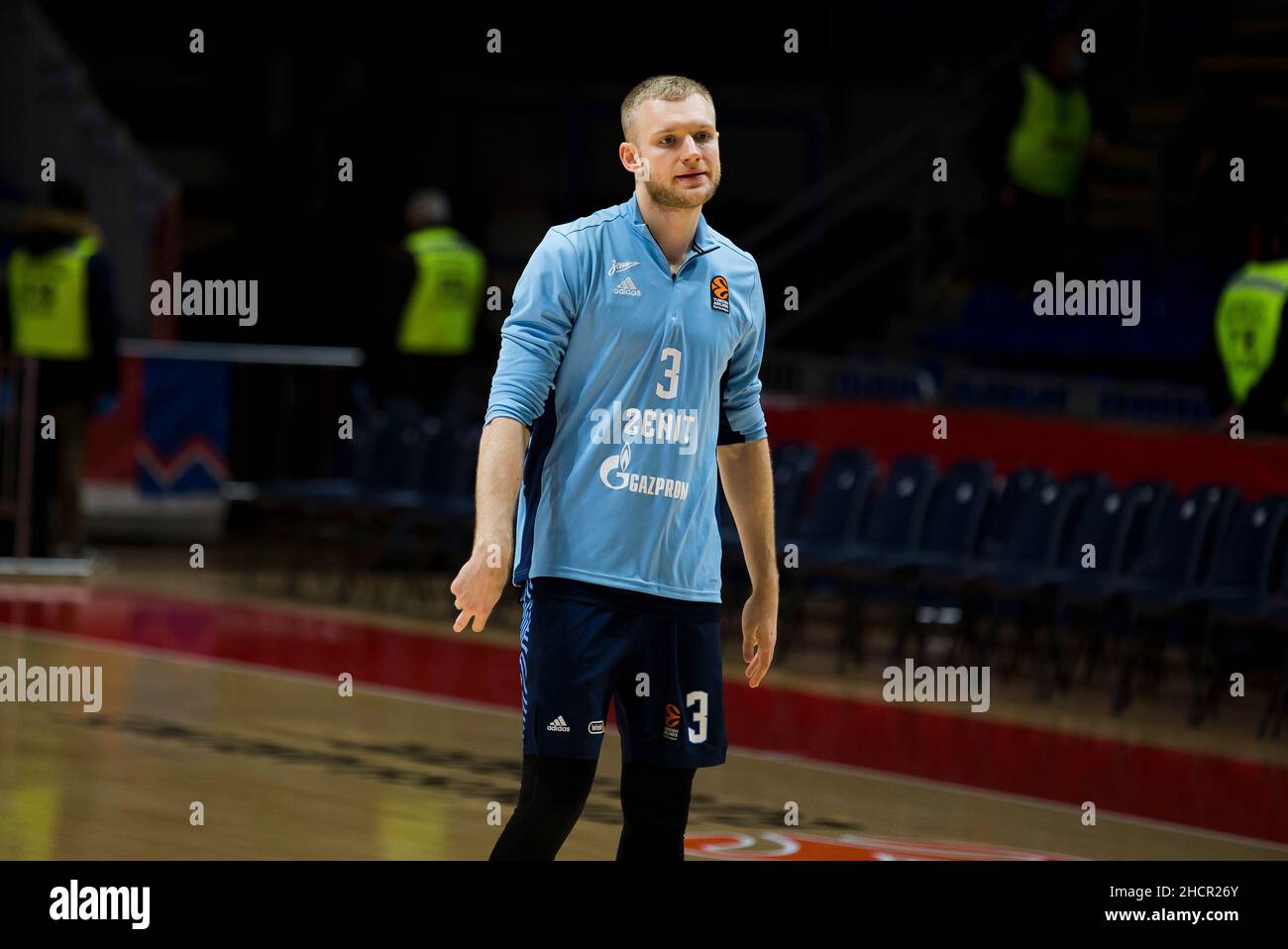 Belgrado, Serbia, 30th dicembre 2021. Denis Zakharov di Zenit San Pietroburgo si riscalda durante la partita di pallacanestro Eurolega tra Crvena Zvezda mts Bekgrade e Zenit San Pietroburgo a Belgrado. Dicembre 30, 2021. Credit: Nikola Krstic/Alamy Foto Stock