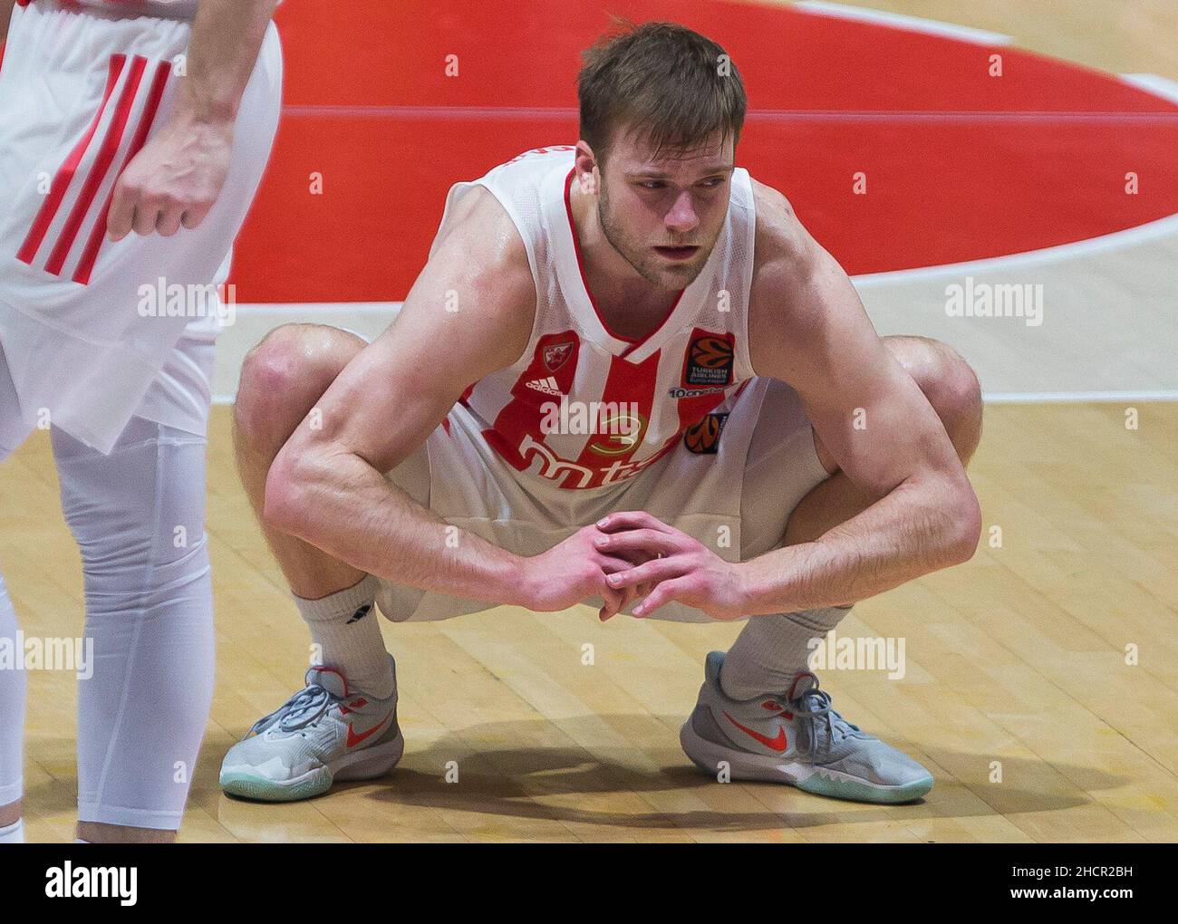 Belgrado, Serbia, 30th dicembre 2021. Nate Wolters of Crvena Zvezda mts Belgrado durante la partita di pallacanestro Eurolega tra Crvena Zvezda mts Bekgrade e Zenit St. Petersburg a Belgrado. Dicembre 30, 2021. Credit: Nikola Krstic/Alamy Foto Stock