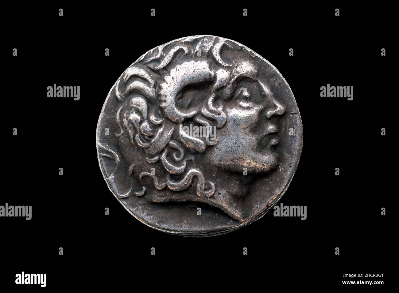 Greco argento Drachum moneta replica di Alessandro il Grande datato 336-323 AC ritagliato e isolato su uno sfondo nero, foto di scorta immagine Foto Stock