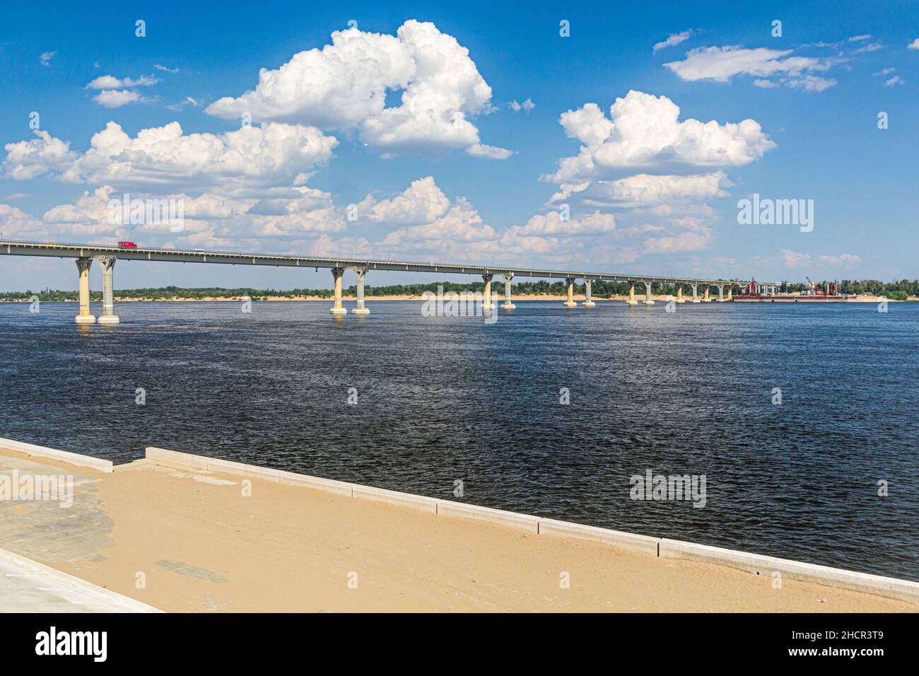 Volgorad - ponte di Krasnoslobodsk sul fiume Volga, Russia Foto Stock