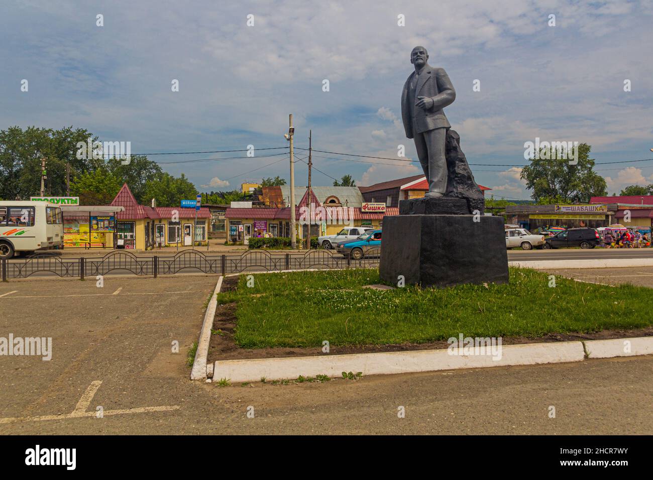 KUNGUR, RUSSIA - 2 LUGLIO 2018: Statua di Vladimir Lenin nella città di Kungur, Russia Foto Stock