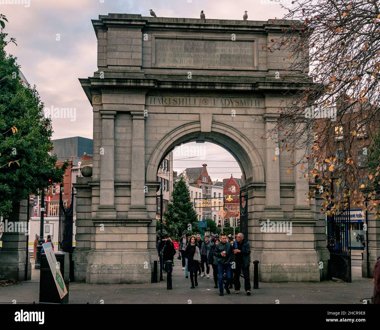 Dublino, Irlanda, 13 novembre 2021; Fusiliers Arch all'ingresso della parte verde di St Stephen a Dublino, Irlanda Foto Stock