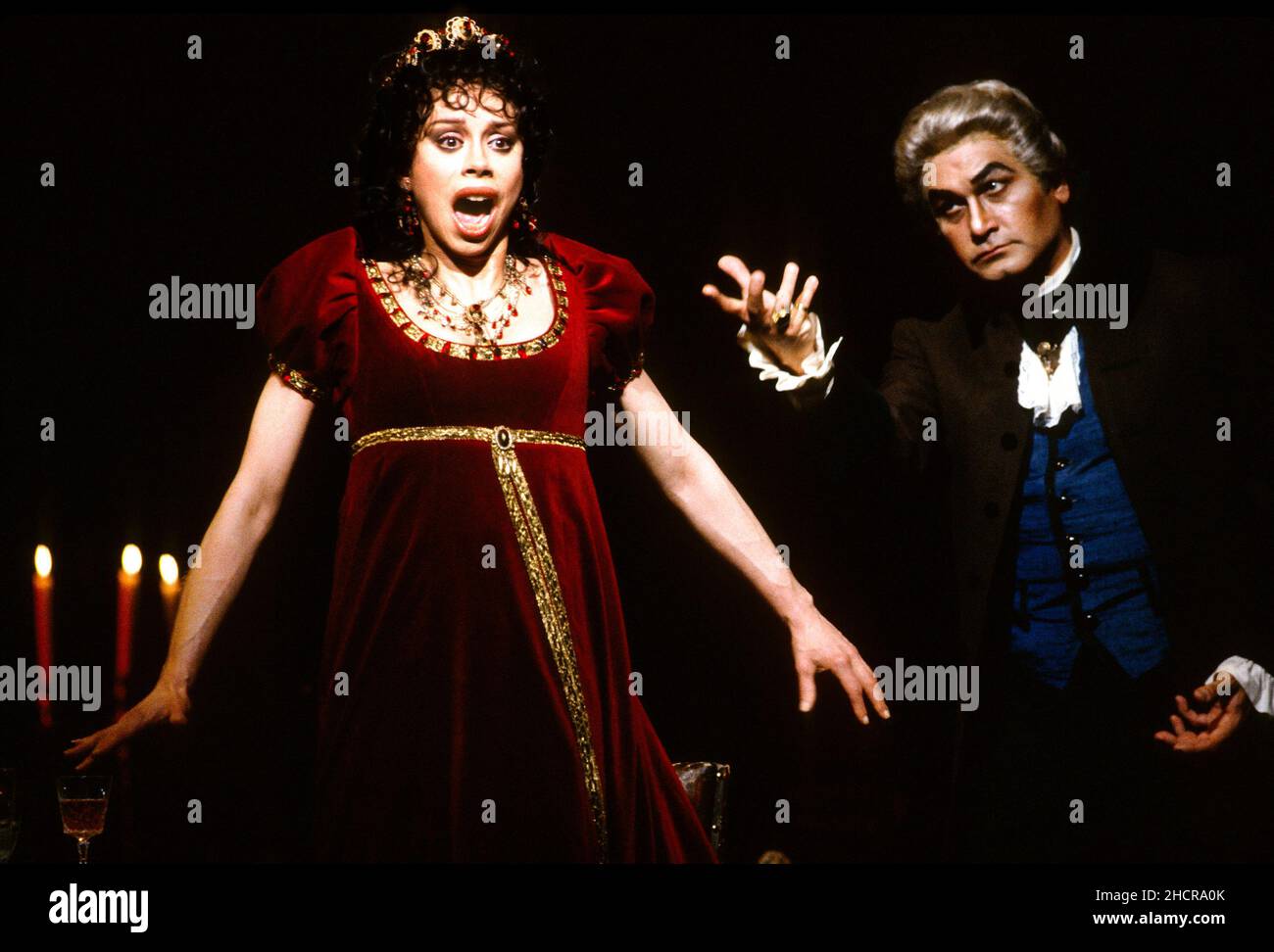 Atto 2: Maria Ewing (Foria Tosca), Justino Diaz (Barone Scarpia) in TOSCA di Puccini alla Royal Opera, Covent Garden, Londra WC2 06/07/1991 Direttore: Michel Plasson Set design: Renzo Mongiardino Costumi: Marcel Esccoier illuminazione revival: John B Leggi il regista originale: Franco Zeffirelli regista revival: John Cox Foto Stock