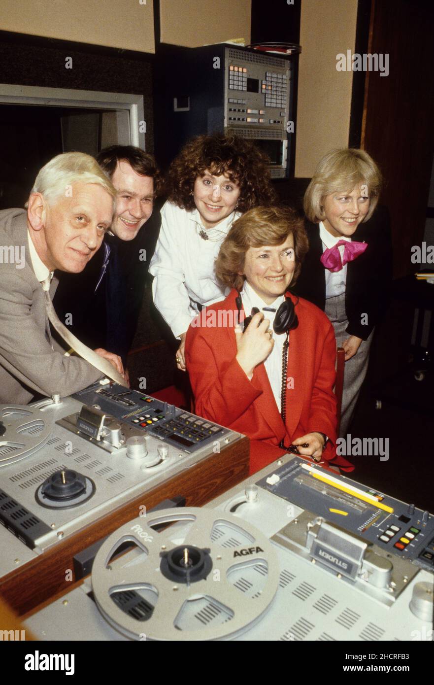 Glenys Kinnock ospite dello show radiofonico "The Archers" al Pebble Mill, Birmingham. 25/1/86 con Trevor Harrison, Alison Dowling, Angela Piper Foto Stock