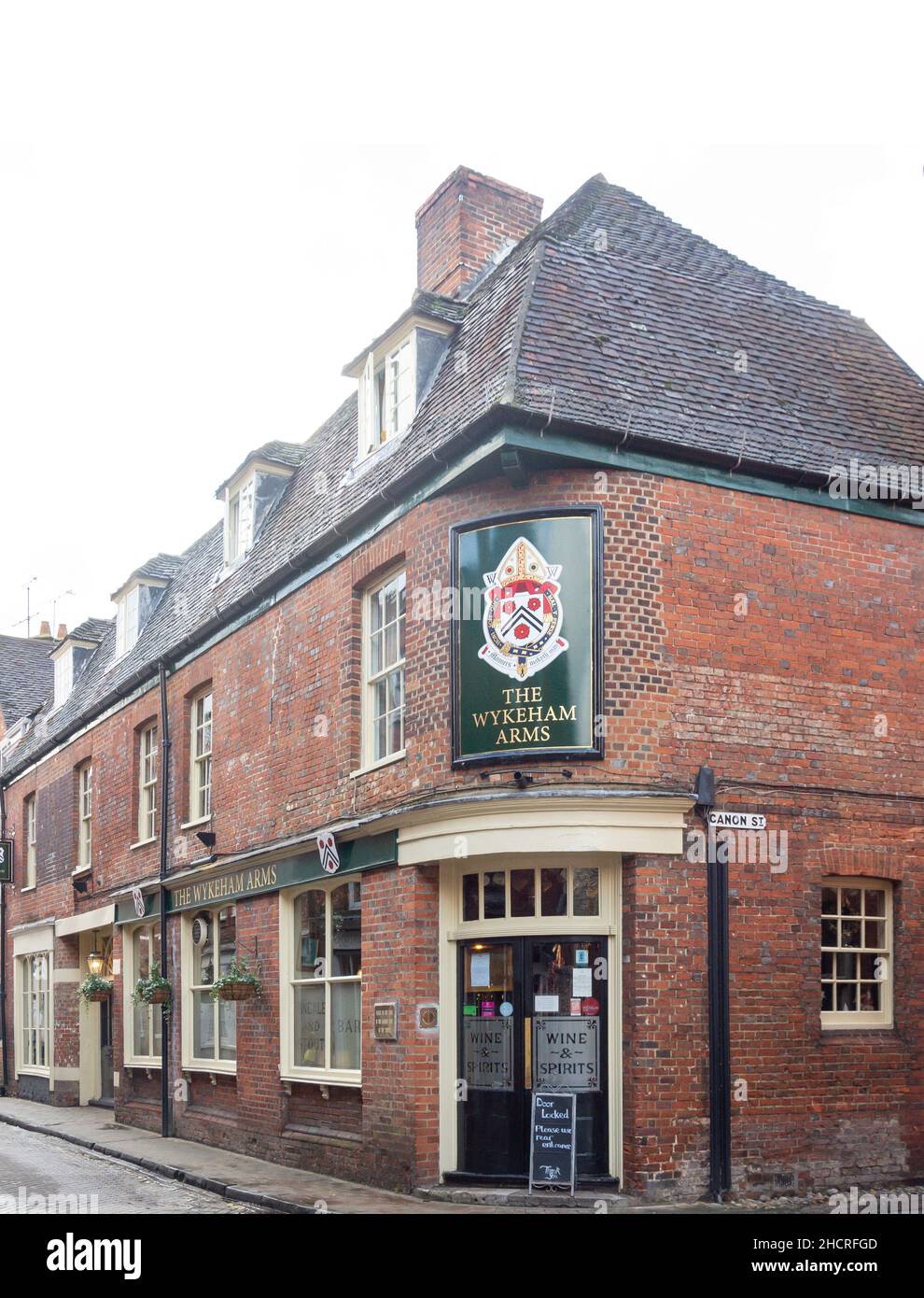 18th Century Wykeham Arms Pub, Kingsgate Street, Winchester, Hampshire, Inghilterra, Regno Unito Foto Stock