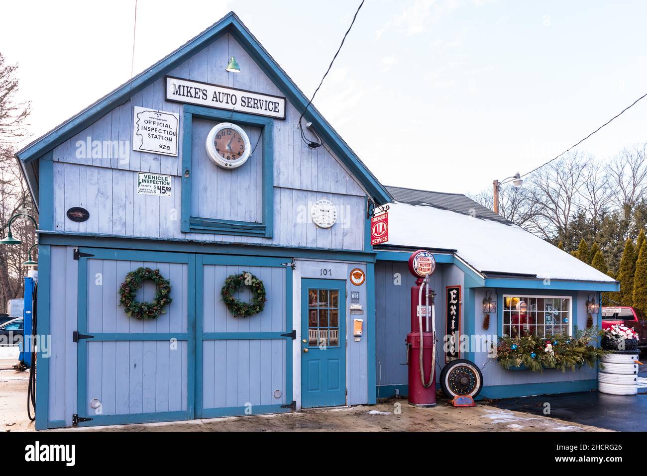 Mike's Auto Service, un'iconica stazione automobilistica del New England ad Amherst, New Hampshire. Foto Stock