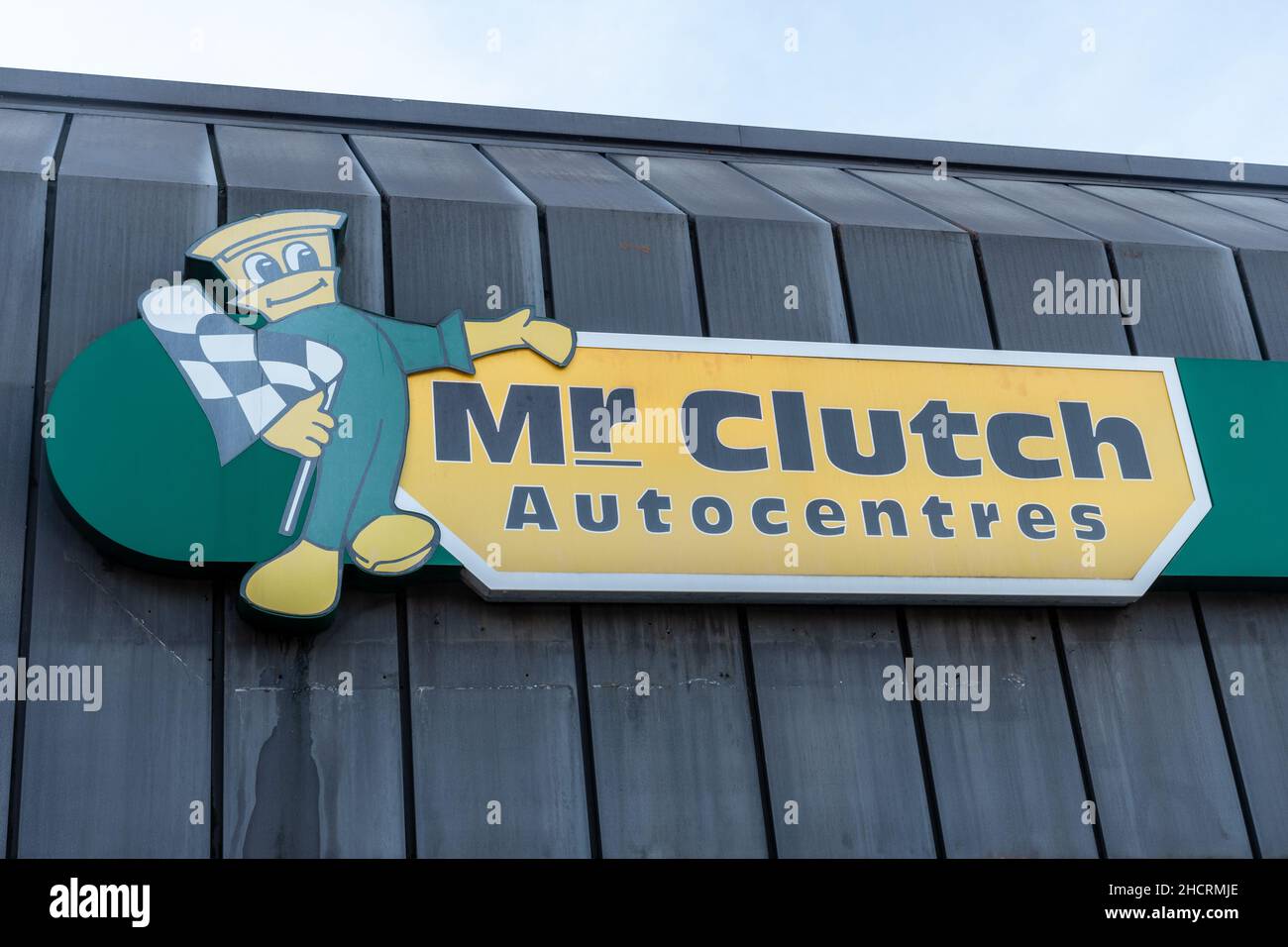 Logo e firma MR Clutch Autocenters, settore assistenza auto, Inghilterra, Regno Unito Foto Stock