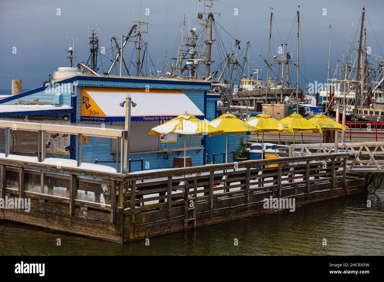 Famoso outlet Fish and chip in una giornata invernale con neve a Steveston, British Columbia, Canada Foto Stock