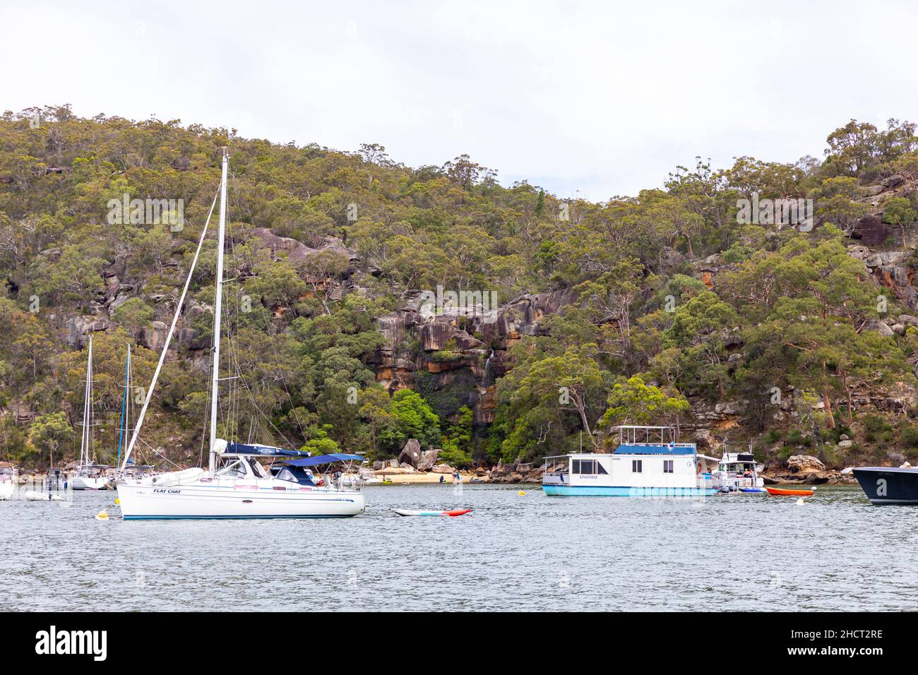Barche ormeggiate a Refuge Bay sul fiume Hawkesbury, Sydney, Australia Foto Stock