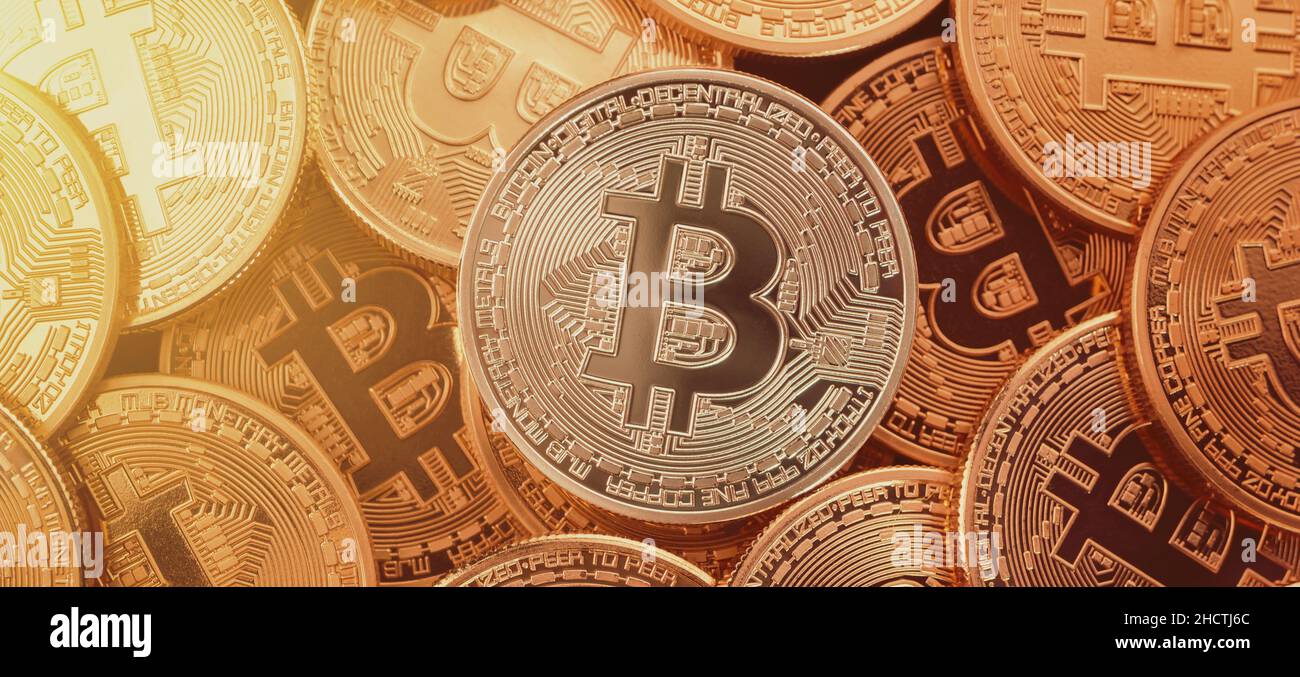 Golden Bitcoins. Nuovo denaro virtuale. Foto Stock