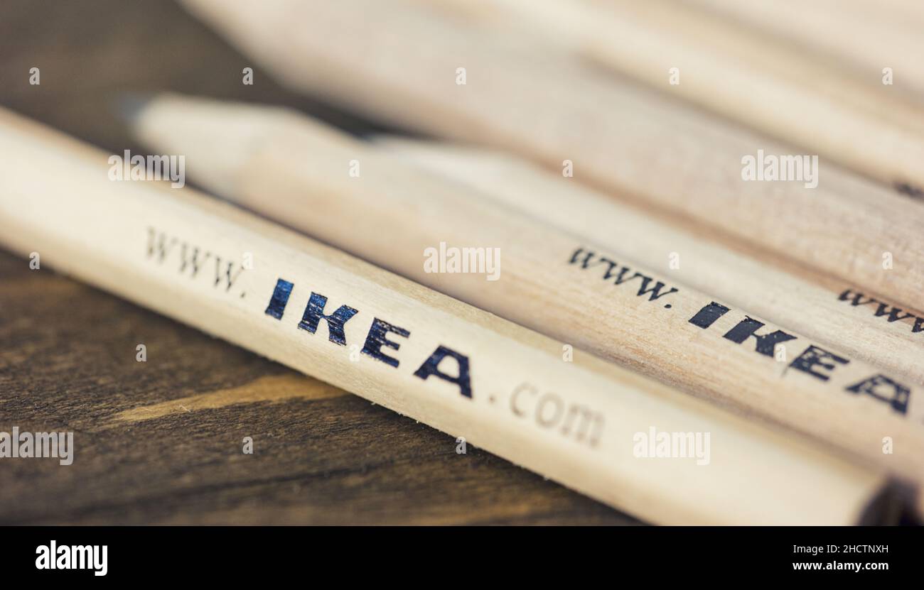 Matite IKEA classiche disponibili in ogni negozio Ikea in tutto il mondo. IKEA fondata in Svezia nel 1943, Ikea è il più grande rivenditore di mobili al mondo. Foto Stock