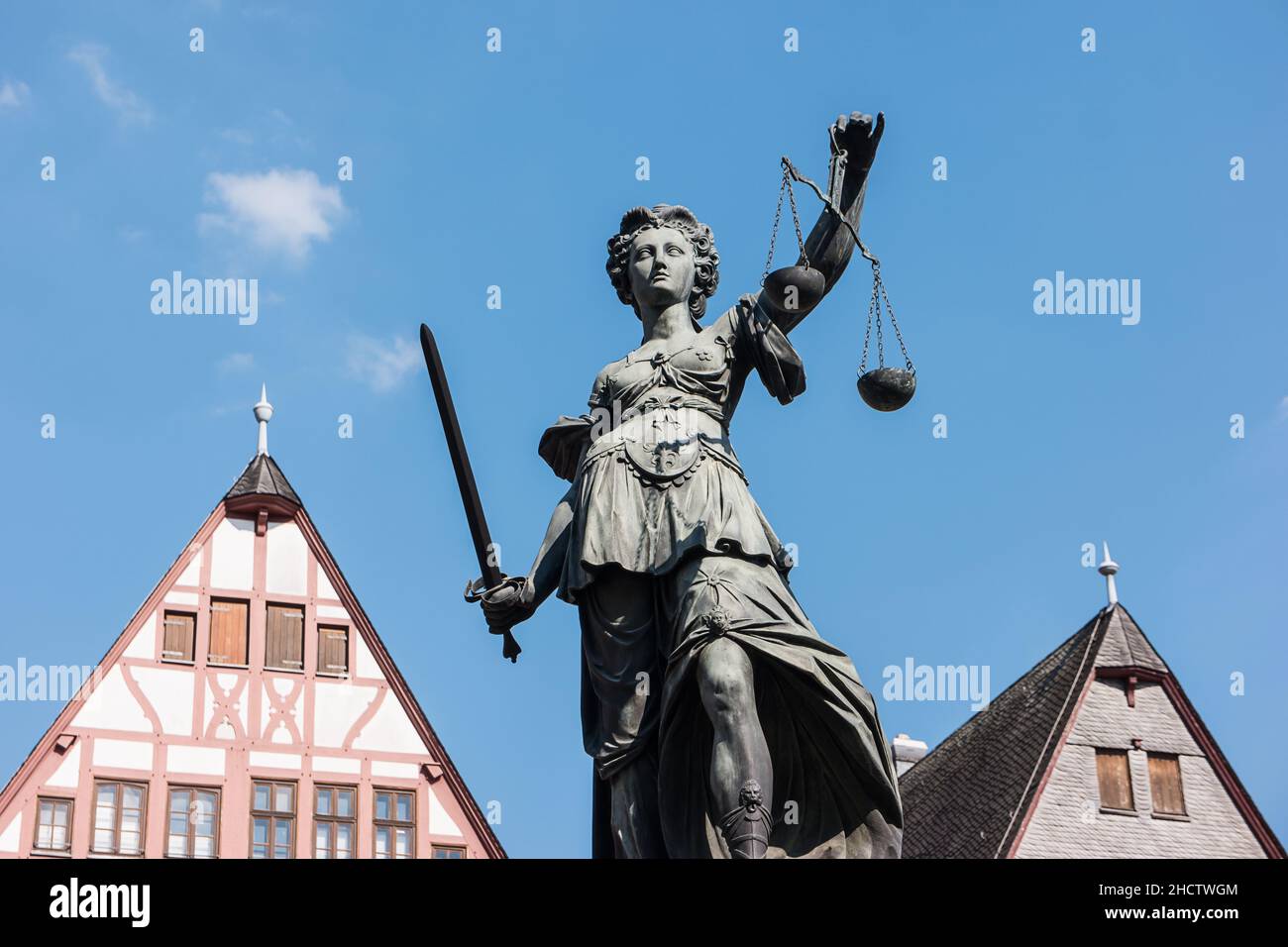 Dea della giustizia a Francoforte Roemer Foto Stock