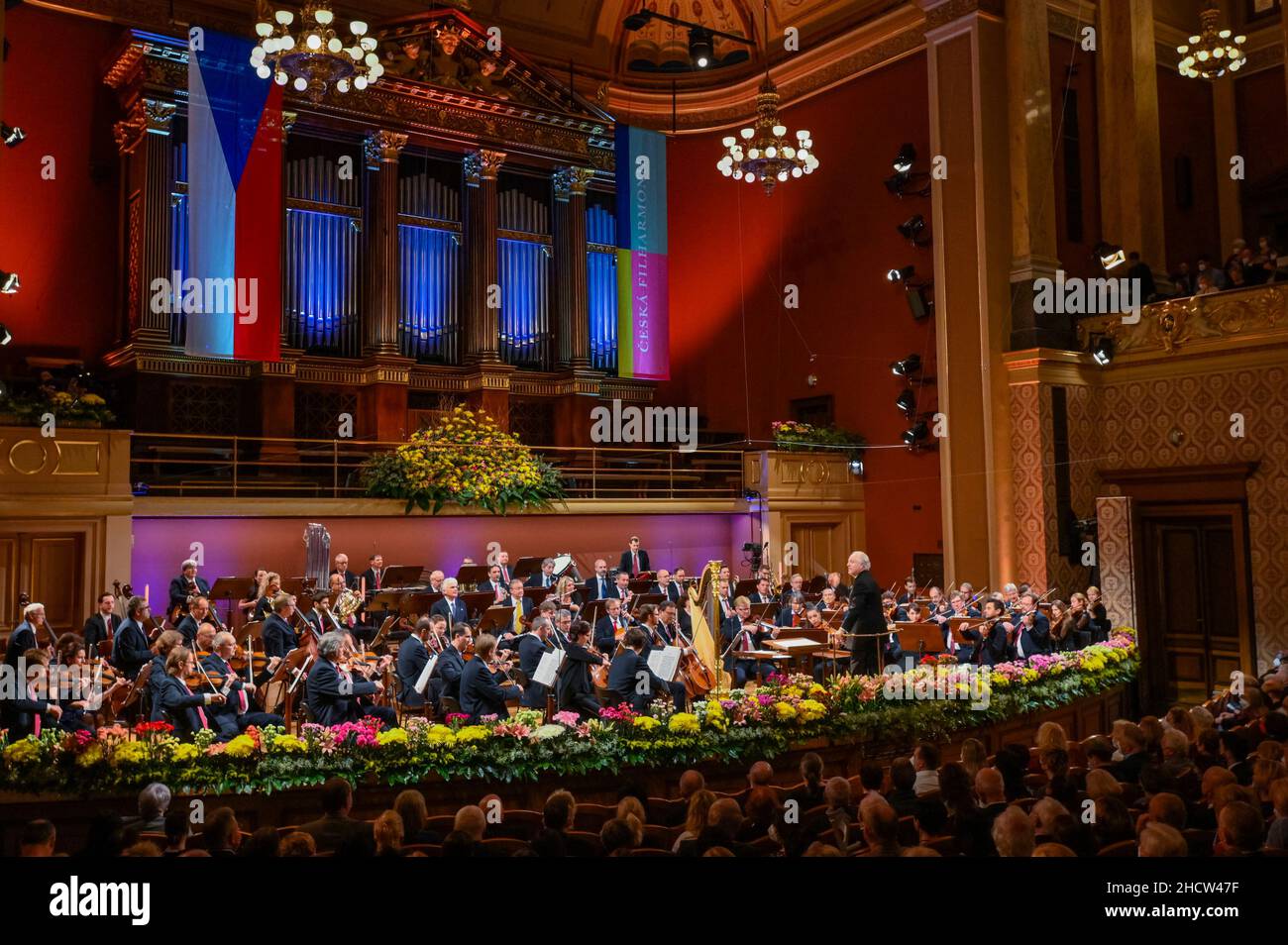 Praga, Repubblica Ceca. 01st Jan 2022. Il direttore d'orchestra austriaco Manfred Honeck si esibisce durante il concerto di Capodanno della Filarmonica Ceca a Praga, Repubblica Ceca, 1 gennaio 2022. Credit: Vit Simanek/CTK Photo/Alamy Live News Foto Stock