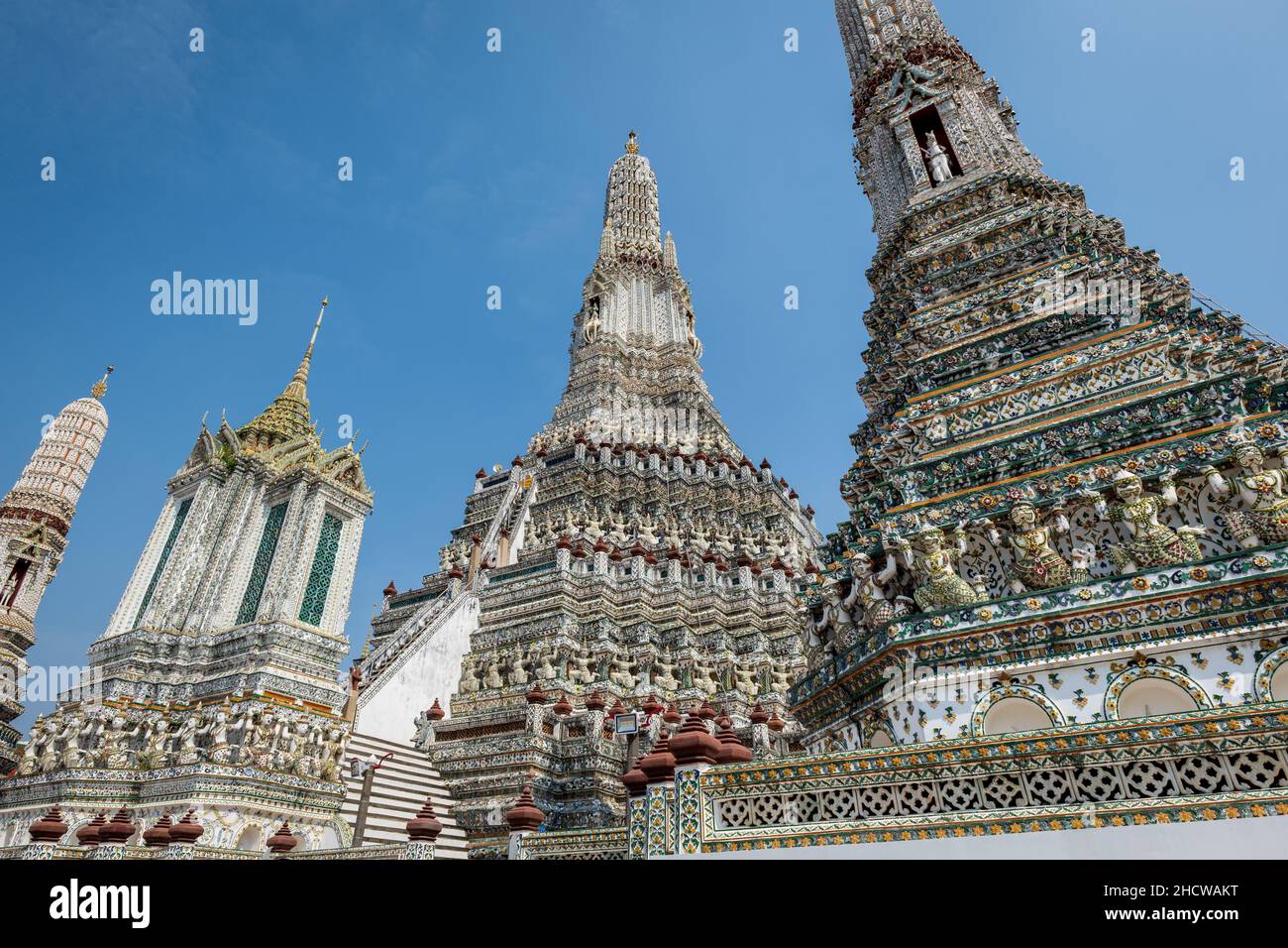 Wat Arun, un tempio buddista a Bangkok, Thailandia. Il quartiere centrale di Wat Arun è tra i luoghi di interesse più conosciuti della Thailandia Foto Stock