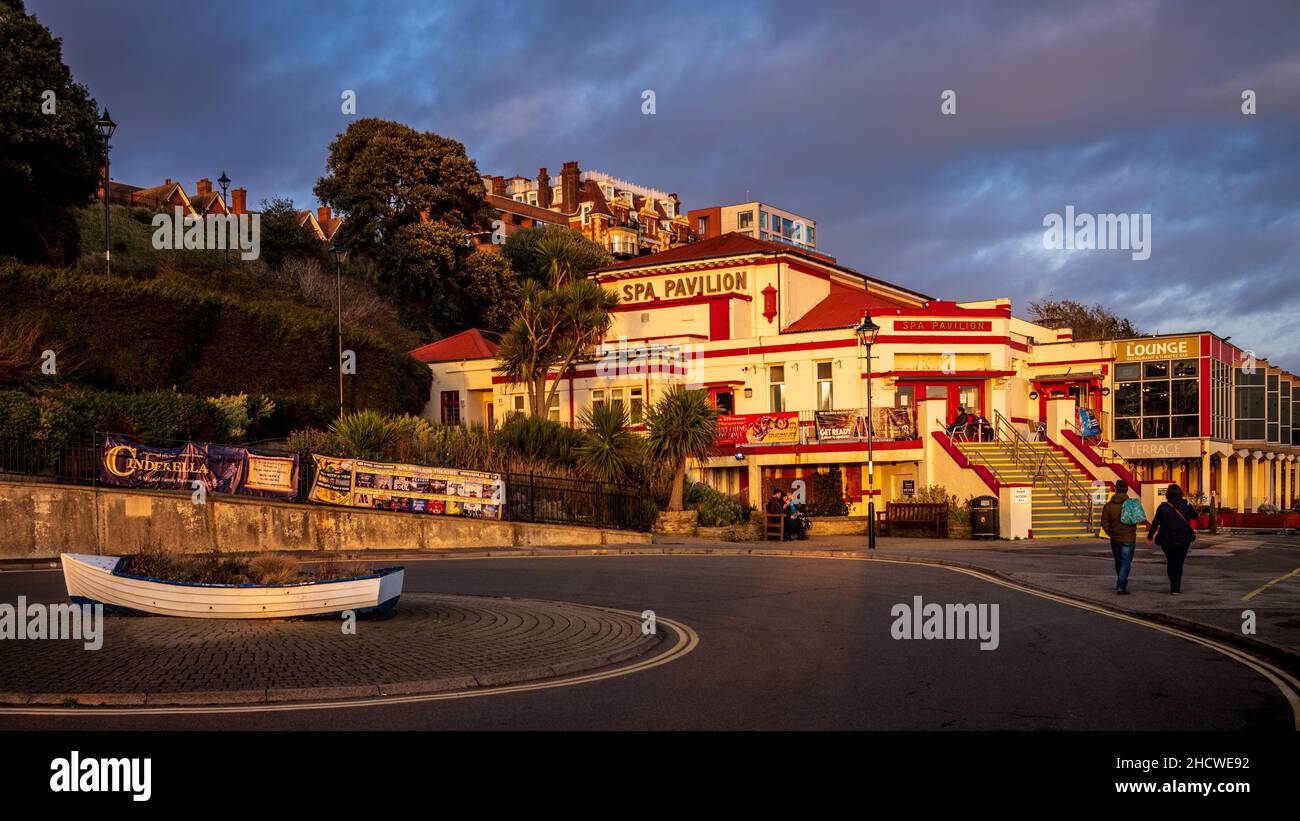 Spa Pavilion Felixstowe - il Felixstowe Spa Pavilion e' un luogo polivalente con un teatro, caffe', ristorante e bar. Costruito nel 1909, rinnovato negli anni '30. Foto Stock